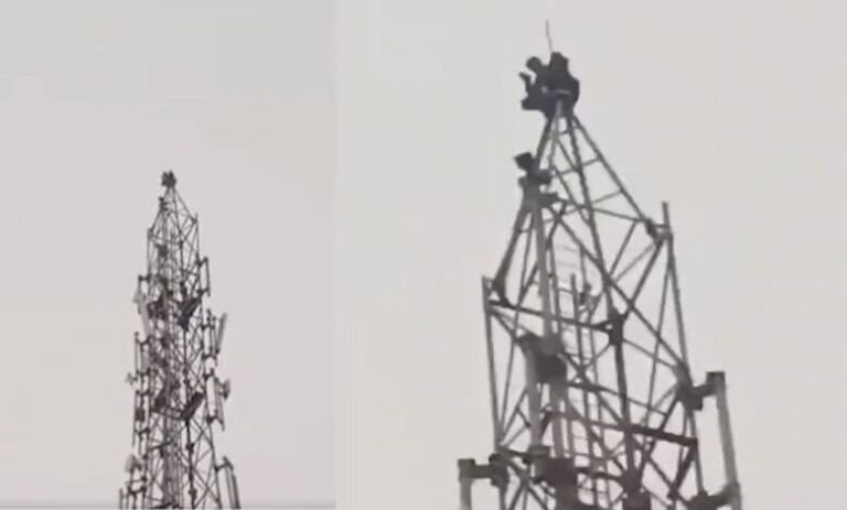 প্রেমে ব্যর্থ হয়ে ১৫০ ফুট উঁচু মোবাইল টাওয়ারে যুবক, দুই ঘণ্টার রুদ্ধশ্বাস নাটকের পর উদ্ধার